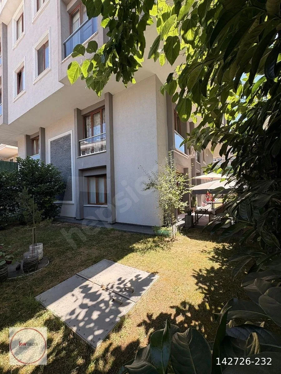 Beylikdüzü Kavaklı'da Satılık 2+1 Bahçe Katı 22