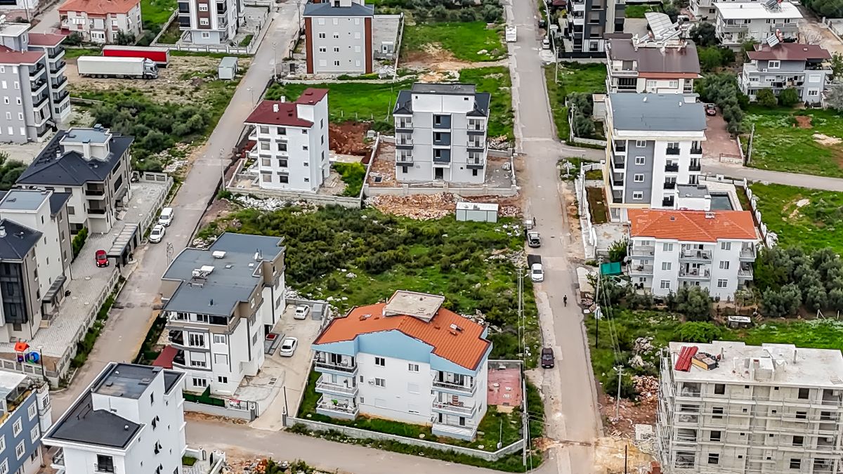 K2A'DAN DÖŞEMALTI /YENİKÖY DE SATILIK 0,80 EMSAL İMARLI ARSA 2