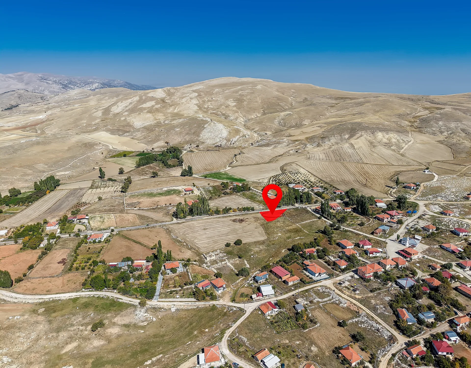 K2A'DAN SATILIK KÖY İMARLI 701M² TARLA