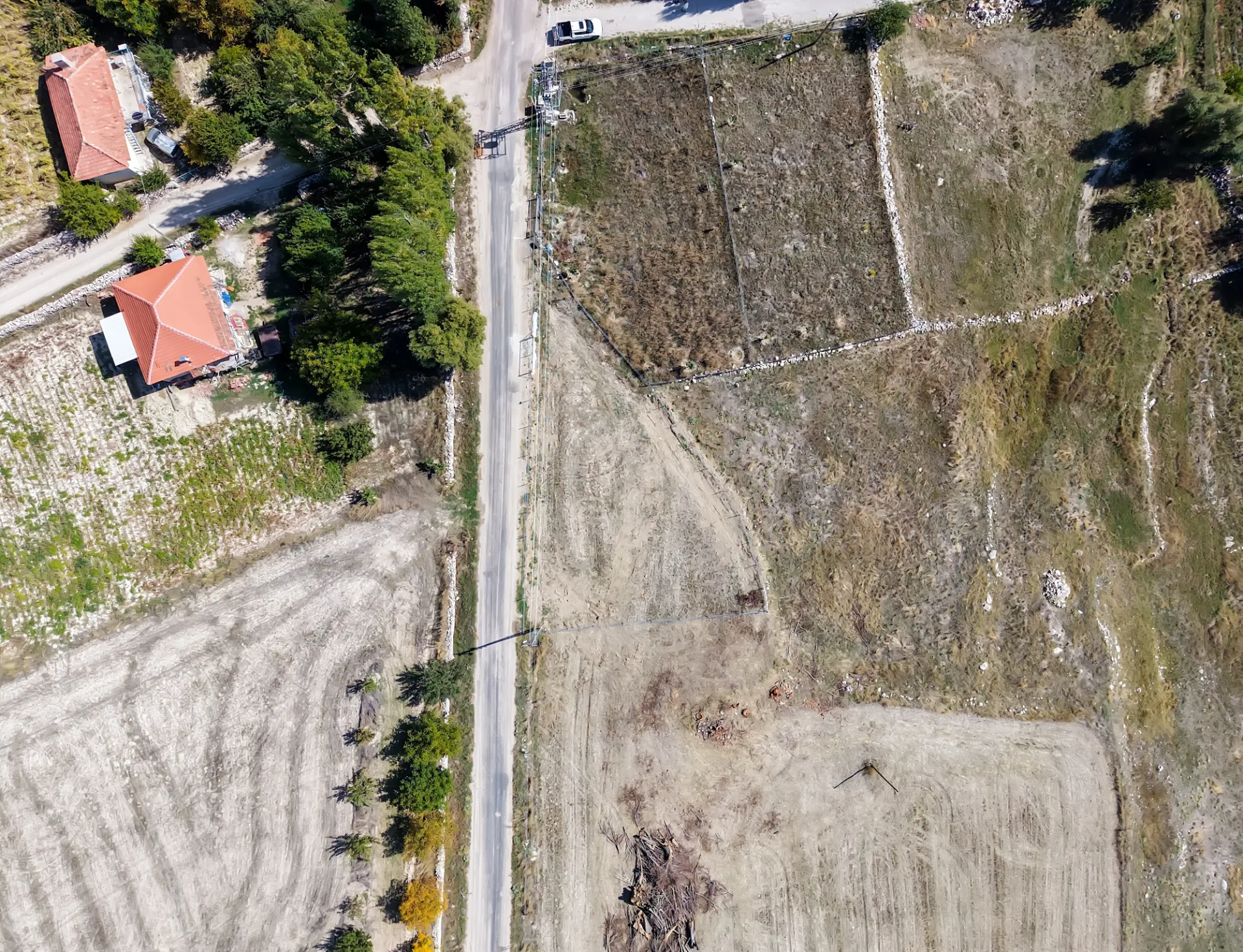 K2A'DAN SATILIK KÖY İMARLI 701M² TARLA 5
