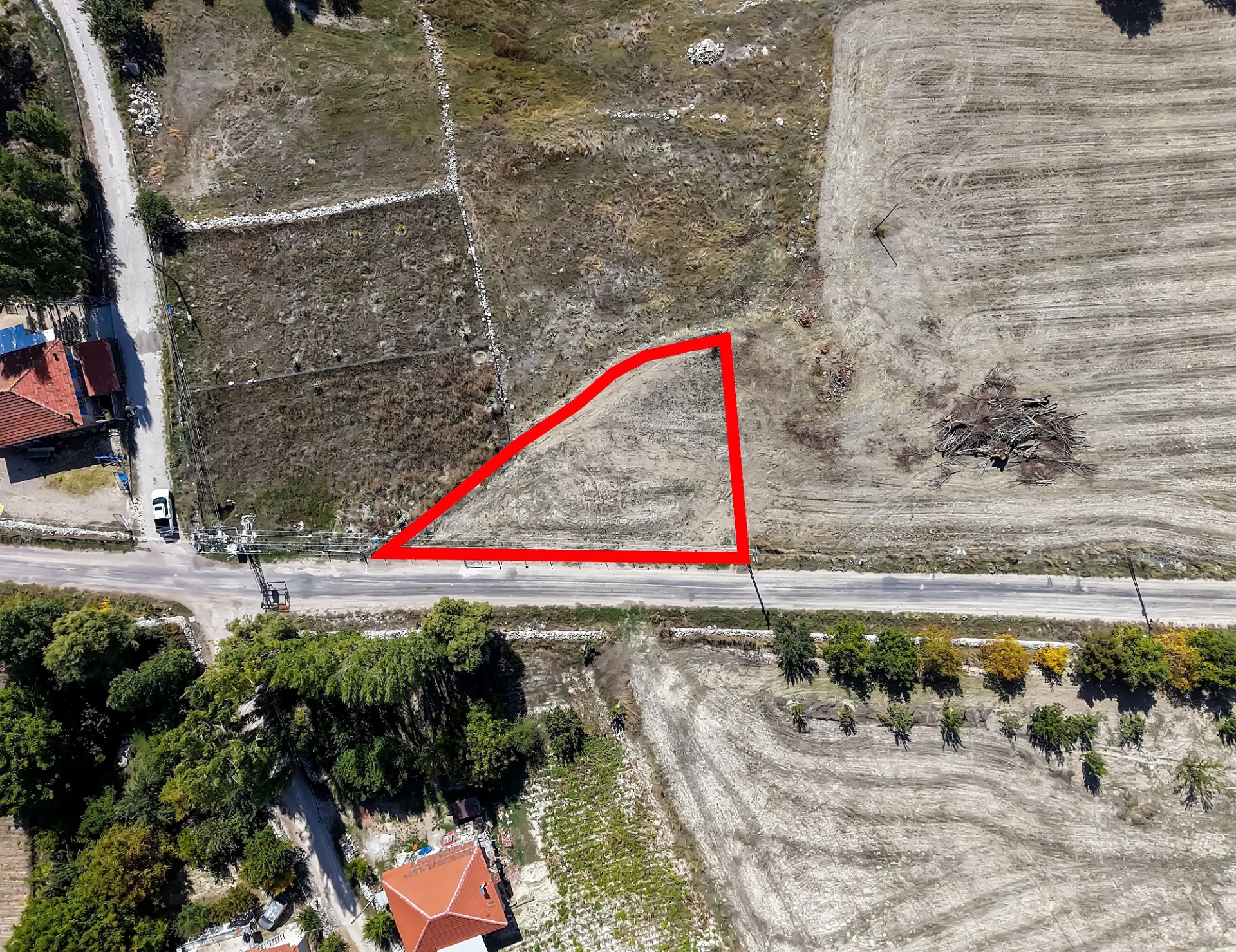 K2A'DAN SATILIK KÖY İMARLI 701M² TARLA 11