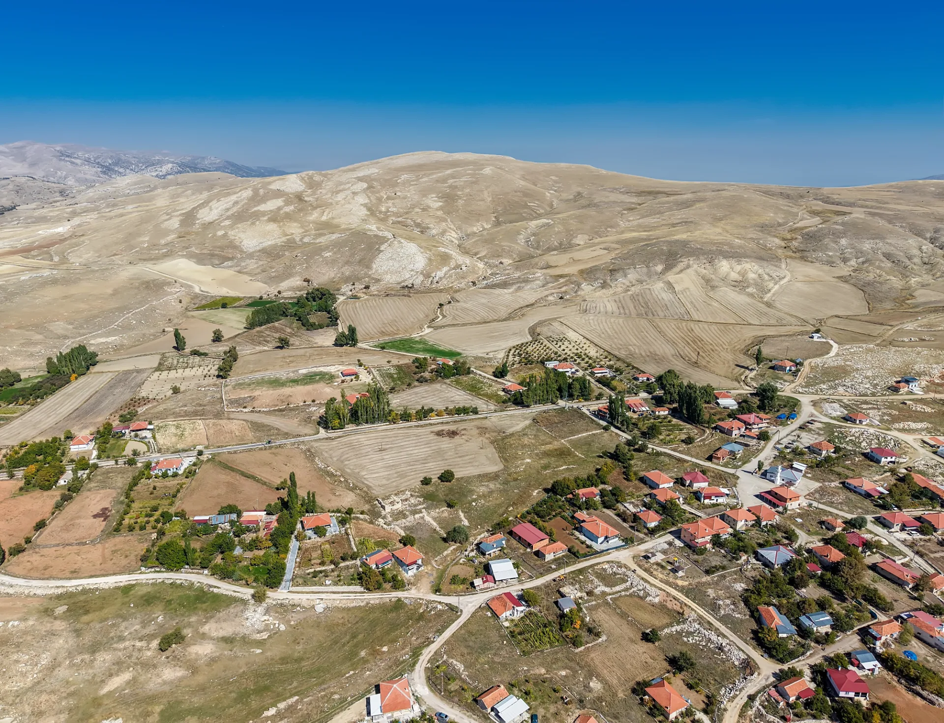K2A'DAN SATILIK KÖY İMARLI 701M² TARLA 12