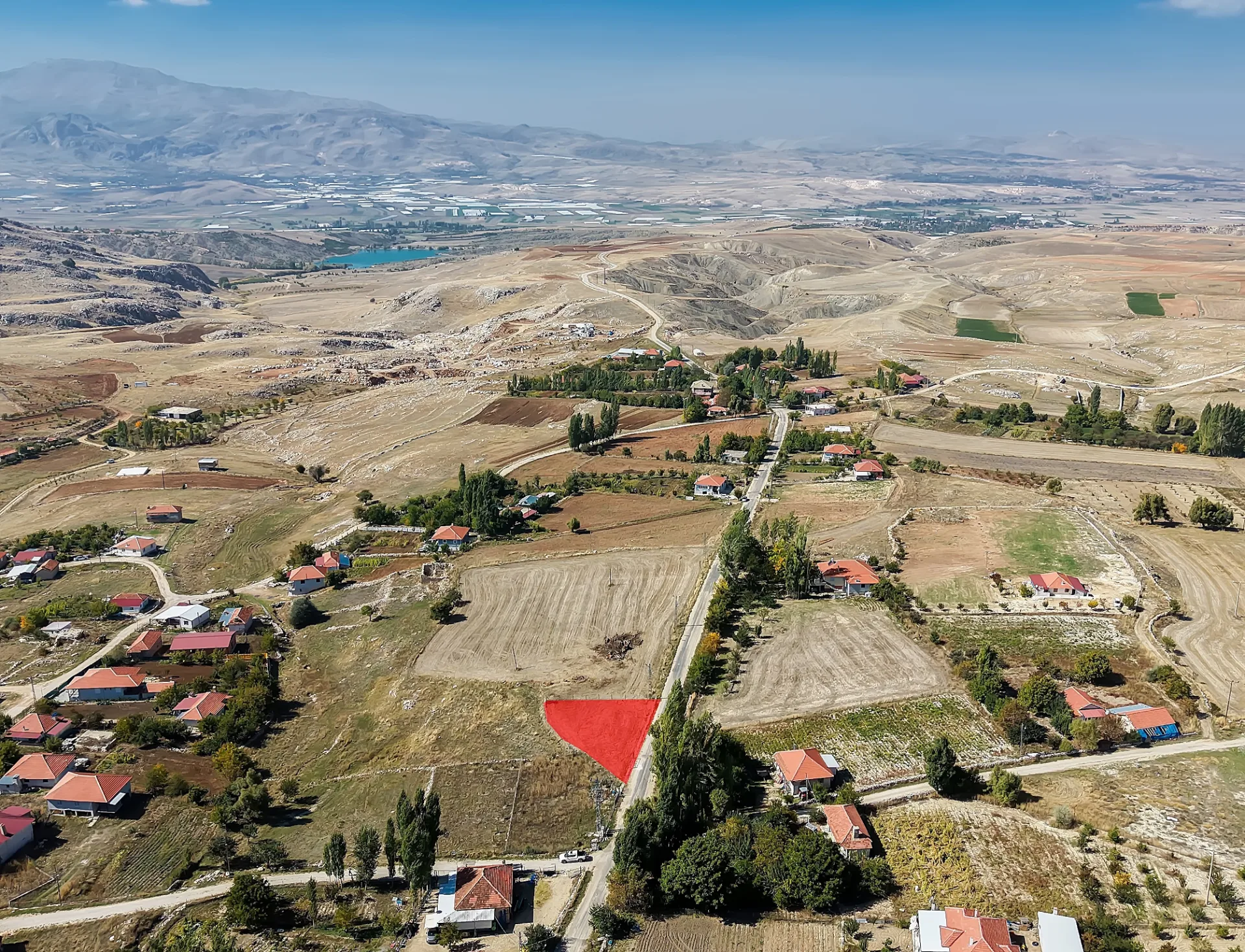K2A'DAN SATILIK KÖY İMARLI 701M² TARLA 14