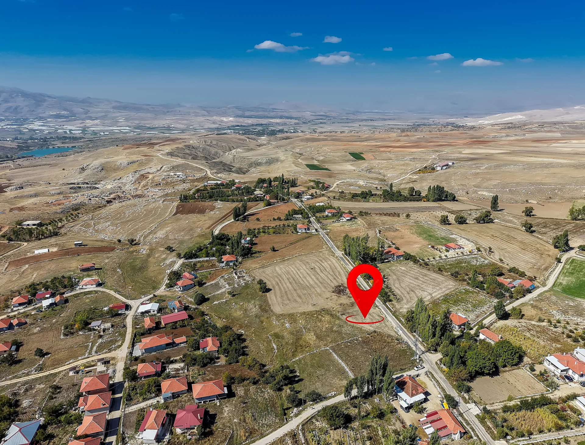 K2A'DAN SATILIK KÖY İMARLI 701M² TARLA 15