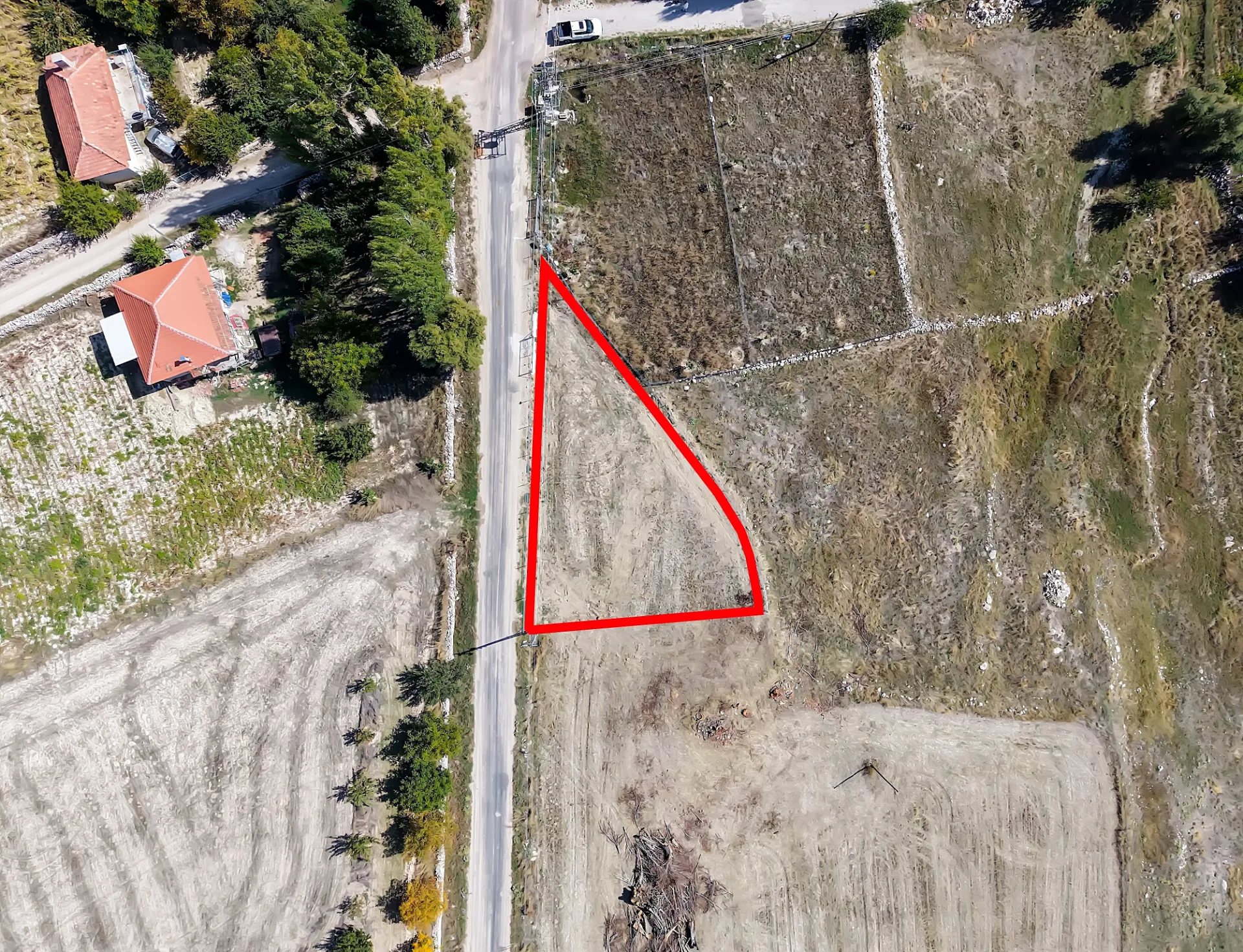 K2A'DAN SATILIK KÖY İMARLI 701M² TARLA 17